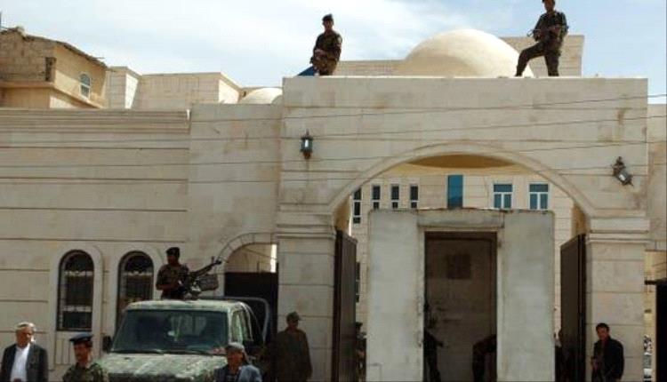 فضيحة قضائية داخل معاقل الحوثيين.. نفوذ يُنقذ معتقلين من حبل المشنقة