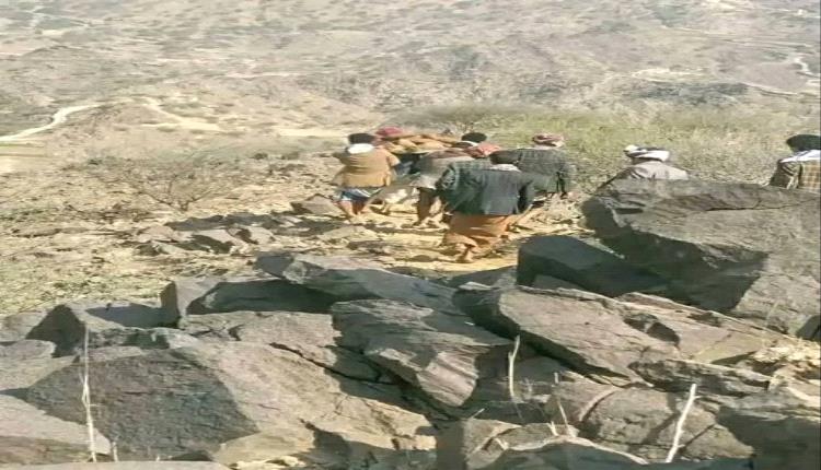 انهيار جبلي يقتل شاب بحجة.. والضحايا يتزايدون مع تفاقم الفقر في مناطق الحوثيين