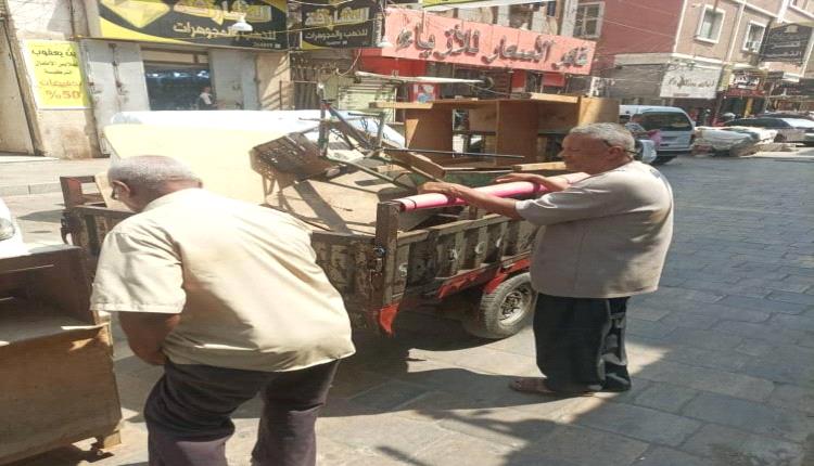 مكتب الأشغال العامة بصيرة ينفذ حملة لتنظيم الأسواق وإزالة العشوائيات بعدن