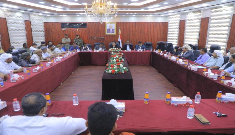 بعد تحرك الرئاسي.. سلطة المهرة تعقد اجتماعًا وتحدد موقفها من توريد الإيرادات