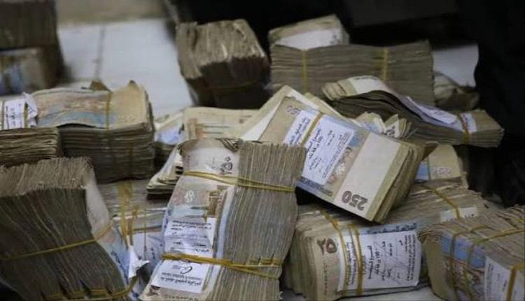 قرار حوثي جديد يحرم جميع موظفي الدولة من رواتبهم المنقطعة ويضاعف معاناتهم المعيشية