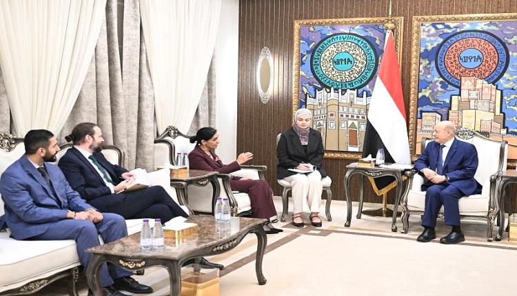 العليمي يثني على دعم المملكة المتحدة ويحذر من اي حوافز جديدة للحوثيين