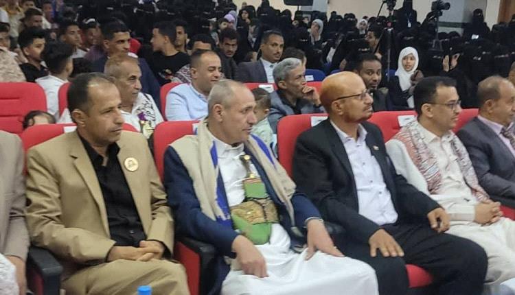 ارتفاع المدارس الأهلية في تعز يعكس انهيار التعليم الحكومي وتفشي دكاكين المسؤولين التعليمية