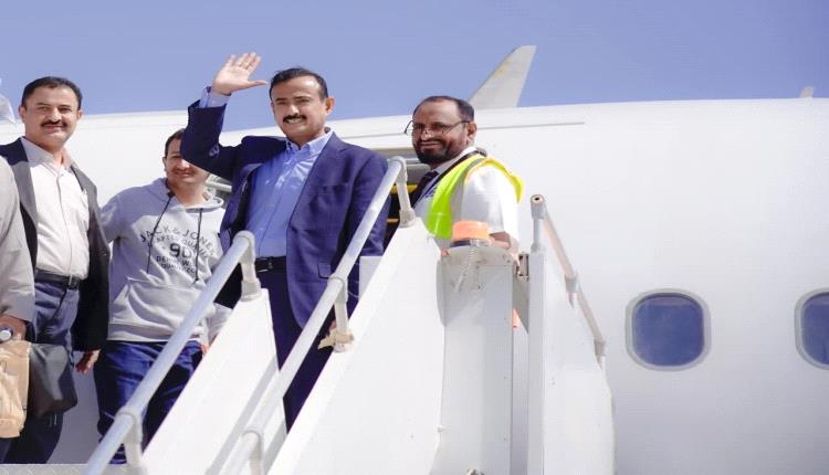 محافظ شبوة يغادر عبر مطار عتق الدولي في زيارة عمل رسمية