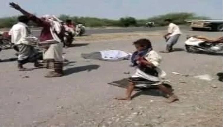 طقم حوثي يقتل ثلاثة أطفال دهساً في الحديدة