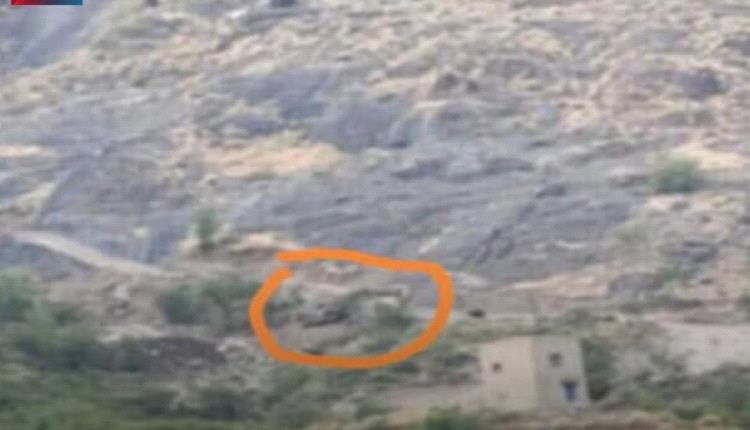 انفجارات متواصلة وهلع بين السكان.. أنفاق ومخازن سرية وقوة حوثية كبيرة تنتشر في جبال السياني