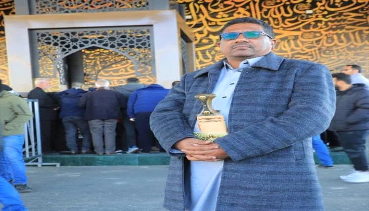 إعلامي في قناة الحوثيين يهاجم جماعته ويكشف قرارات تبتز أبناء هذه المحافظة