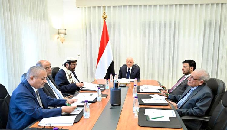 بن بريك يقدم لمجلس القيادة تقرير حول مستوى التقدم في مسار الإصلاحات