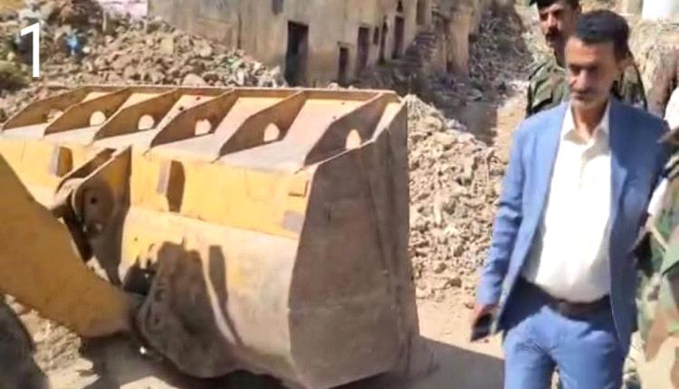 مدير قاهرة تعز يستعيد شوارع حيوية بعد البسط عليها ويشن حملة إزالة للمخالفات