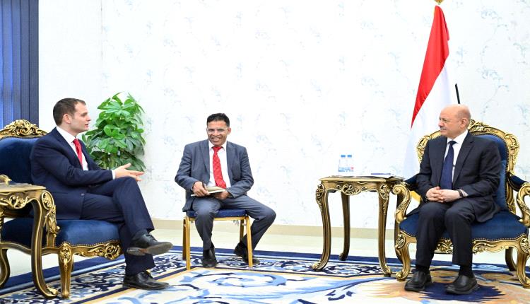 رشاد العليمي يؤكد وحدة مجلس القيادة الرئاسي حول أولويات المرحلة الانتقالية