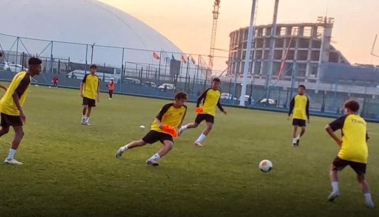المنتخب اليمني للناشئين يجري تمرينه الأول استعدادا لمواجهة قيرغيزستان السبت القادم