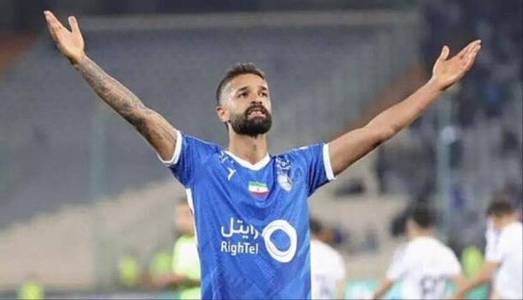 إيقاف لاعب إيراني دولي بسبب الكأس المحرم  