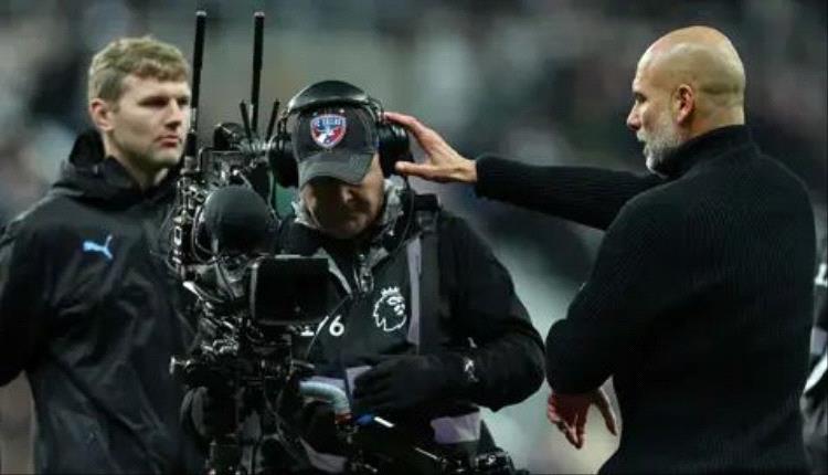 غوارديولا يعتذر عن انفعاله على مصور عقب السقوط أمام نيوكاسل 