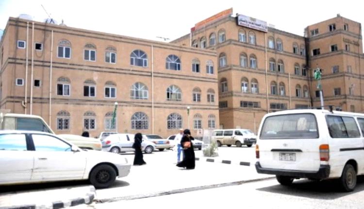 فساد قيادات حوثية ينخر قطاع الصحة.. تعاقدات وهمية وخصومات مجحفة 