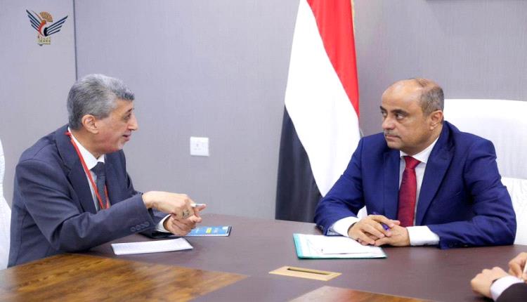 بن بريك يؤكد إن القطاع الخاص حجر الزاوية في التعافي الاقتصادي 