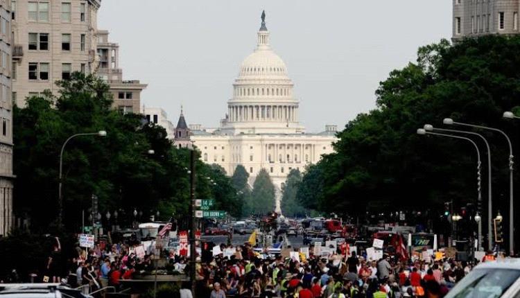 بينها اليمن.. ترامب يأمر بمراجعة بطاقات الإقامة لمهاجرين من 19 دولة
