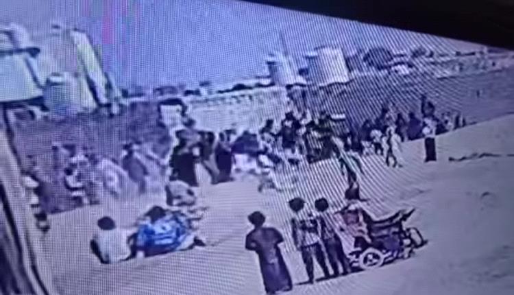 فيديو صادم.. سلطة إخوان مارب تهدم غرفة أسير وتعتدي على عائلته بوحشية قبل اختطافهم