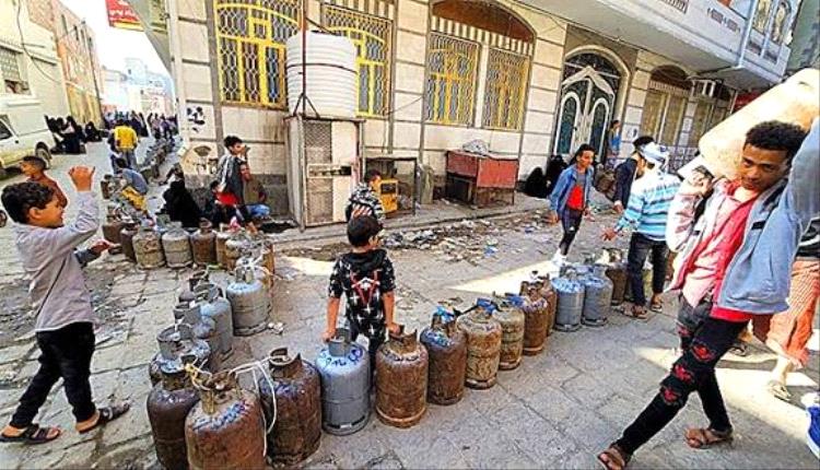 انفجار أزمة الغاز في تعز.. مافيا محطات تستنزف جيوب المواطنين وسط صمت رسمي