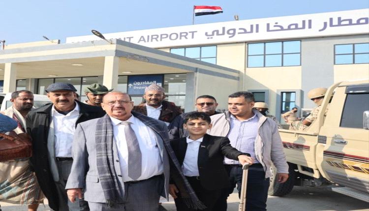 البركاني يصل على رأس وفد حكومي إلى المخا ويتحدث عن الوصول إلى صنعاء