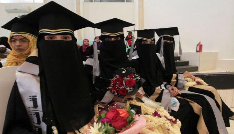 سلطة الحوثي تضيق الخناق على طالبات الجامعات عبر حجة "منع الاختلاط"