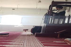 قيادي حوثي يفرض نجله خطيباً والمصلون يغادرون المسجد بشكل جماعى في المخادر