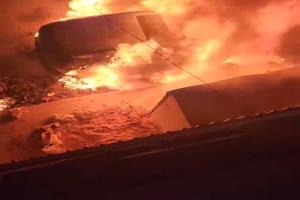 عصابة حوثية تُحرق سيارة مستثمر في صنعاء.. ونداء استغاثة يكشف نفوذ المسلحين