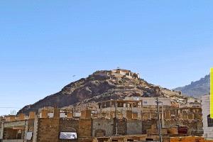 مواطنة في تعز تناشد المحافظ إعادة منزلها المحتل منذ سنوات