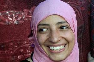 مؤرخ يمني يهاجم كرمان ويكشف جانبها المظلم لأول مرة.. وقطر تشعرها بإخلاء مقر إقامتها في الدوحة