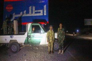 لليوم الـ4 على التوالي الحزام الأمني يواصل رفع نقاط التحصيل العشوائية في أبين