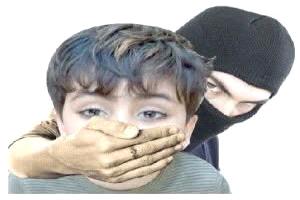 محامي يكشف وقائع محاولة اغتصاب وتصفية طفل في وضح النهار في معلا عدن