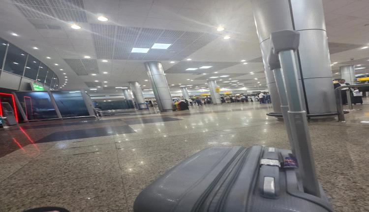 فضيحة طيران بلقيس.. يمنيون محتجزون وأمتعتهم مصادرة في مطار القاهرة