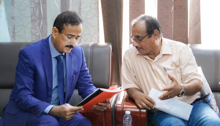 محافظ شبوة يؤكد دعم تخفيض تذاكر الطيران للرحلات الداخلية بنسبة 50 بالمائة 