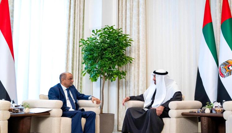 رئيس الإمارات وبن بريك يبحثان تنسيق الجهود لمواجهة التحديات الأمنية وتهديدات الحوثي