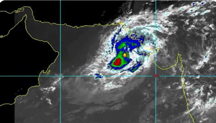 عاصفة إعصارية تتصاعد قوتها.. والأرصاد اليمنية توضح بشأن التأثيرات على البلاد