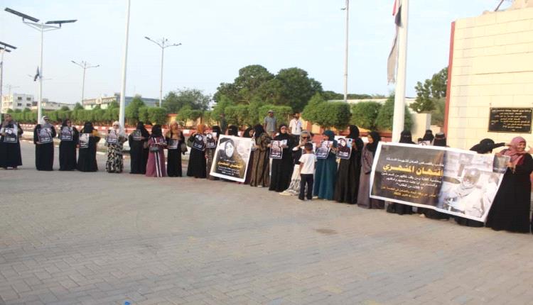وقفة نسوية حاشدة في عدن تطالب بالعدالة للشهيدة إفتهان المشهري