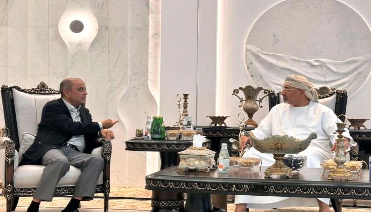 الزُبيدي يناقش مع بن بريك توحيد الجهود لتحسين الخدمات وتخفيف معاناة المواطنين