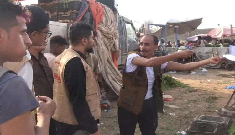 حملة مفاجئة على السوق المركزي بعدن لكشف التلاعب بموازين الخضروات