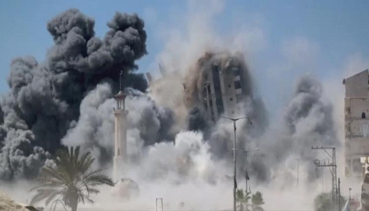 جيش الإحتلال يشن غارات مكثفة على غرب مدينة غزة