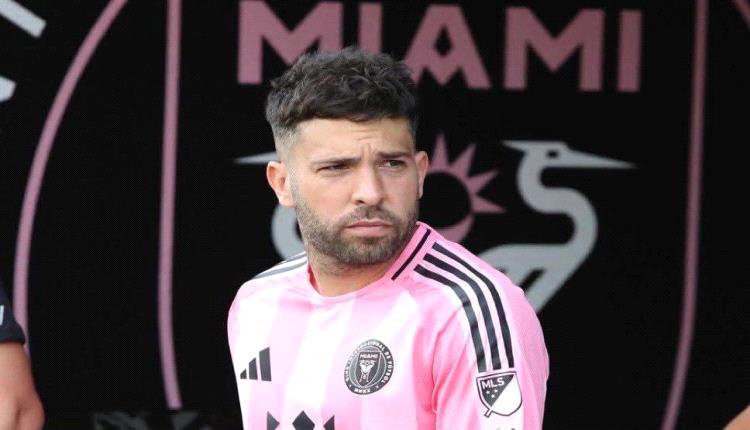 لاعب من الجيل الذهبي لبرشلونة يعلن اعتزاله