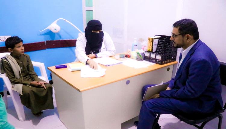المحافظ بن الوزير يوجه بسرعة تشغيل قسم العيون في مستشفى شبوة العام