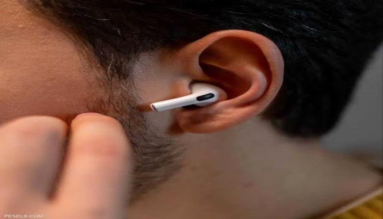 ليس السمع فقط.. أضرار ومخاطر خفية لسماعات الأذن