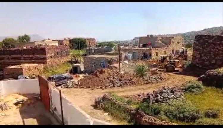 الخميس المبارك.. عساكر وشيولات وهدم للبيوت وبلكونات تغزر داخل مدارس تعز