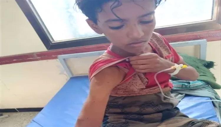 قناص حوثي يصيب جسد طفل برصاص الغدر أثناء رعيه الأغنام بلحج
