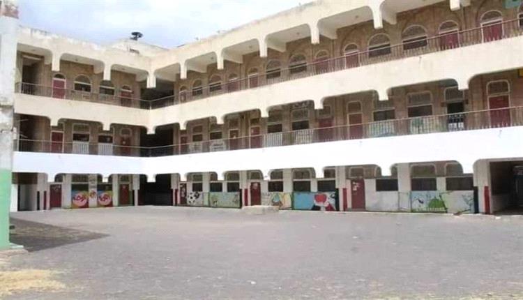 فوضى التعليم في عهد الحوثي.. خريج ثانوية مديرًا لمدرسة في إب خلفًا لوالده (وثيقة)