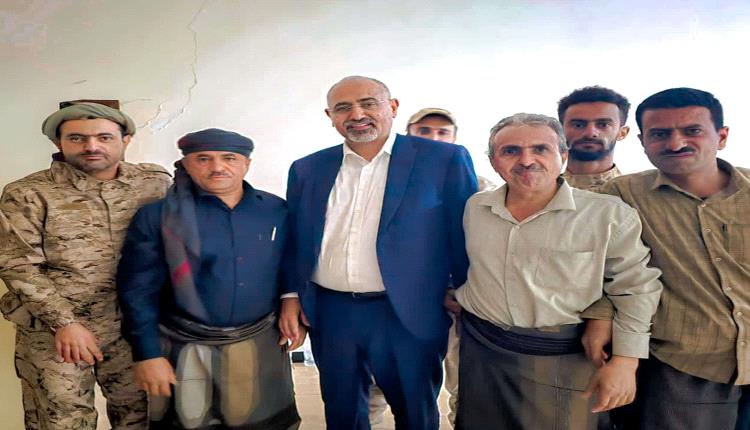 الزُبيدي يزور صلاح الشنفرة ويطمئن على صحته