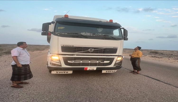 يجري الآن تحرك ناقلات النفط الخام من منطقة أحور عقب نجاح وساطة لرفع القطاع