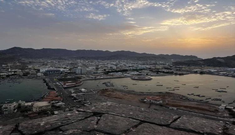انفجار يهز كريتر ويصيب 3 أشخاص