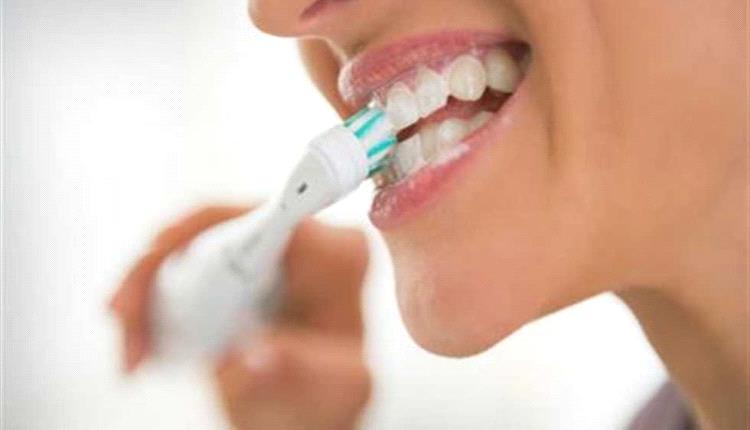 إهمال تنظيف الأسنان قبل النوم خطر قد يهدد صحة قلبك