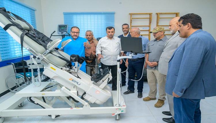 صالح يتفقد مركز 2 ديسمبر للعلاج الطبيعي والتأهيل بالمخا