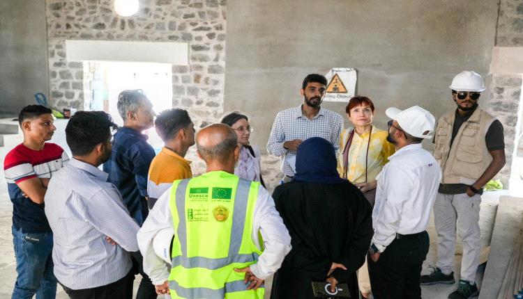 مدير صيرة ووفد فرنسي يزورون مشروع ترميم سينما برافين “أروى” بعدن